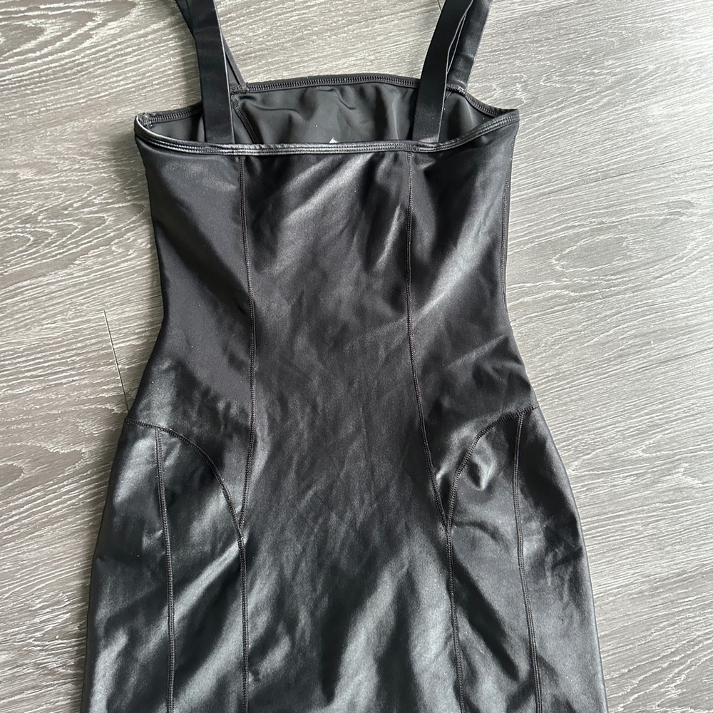 LIQUID DRESS NOLI YOGA ALMOSND/BLACK Size S - Picture 5 of 6